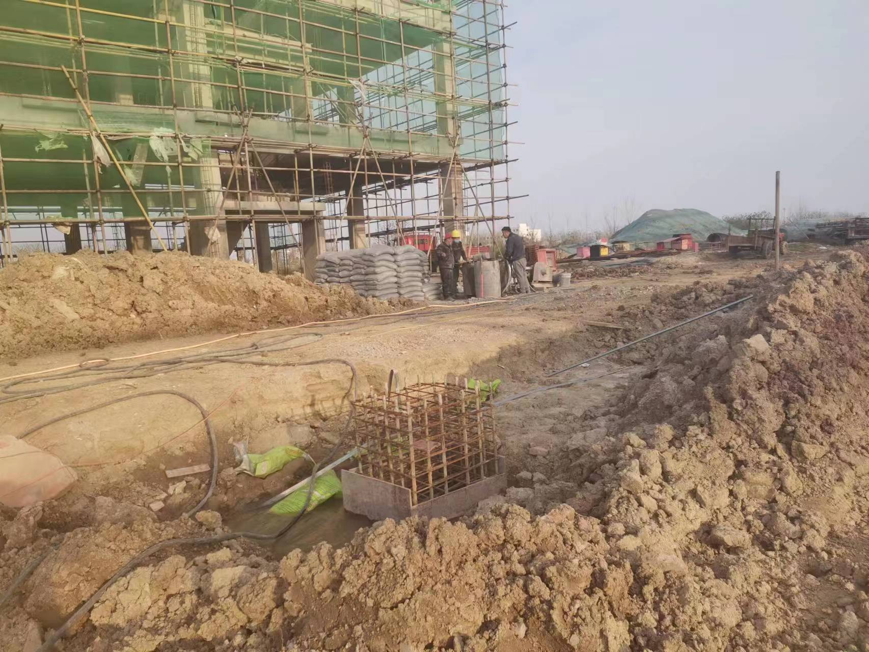 卫东当桥梁出现裂缝的时候应该及时加固修补